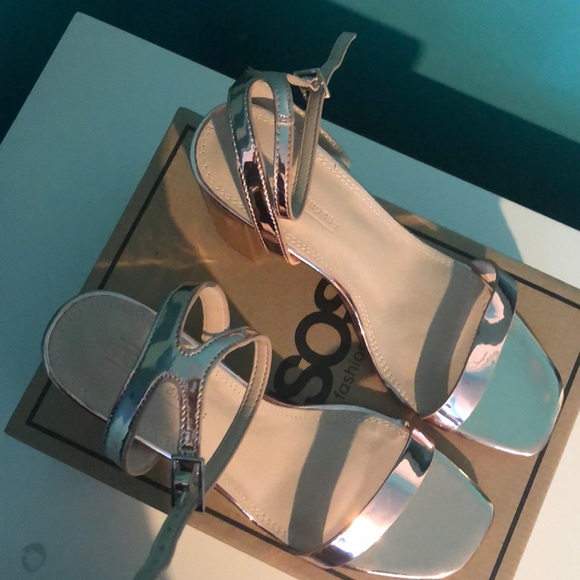 ASOS heels RoseGold color - Picture 2 of 3